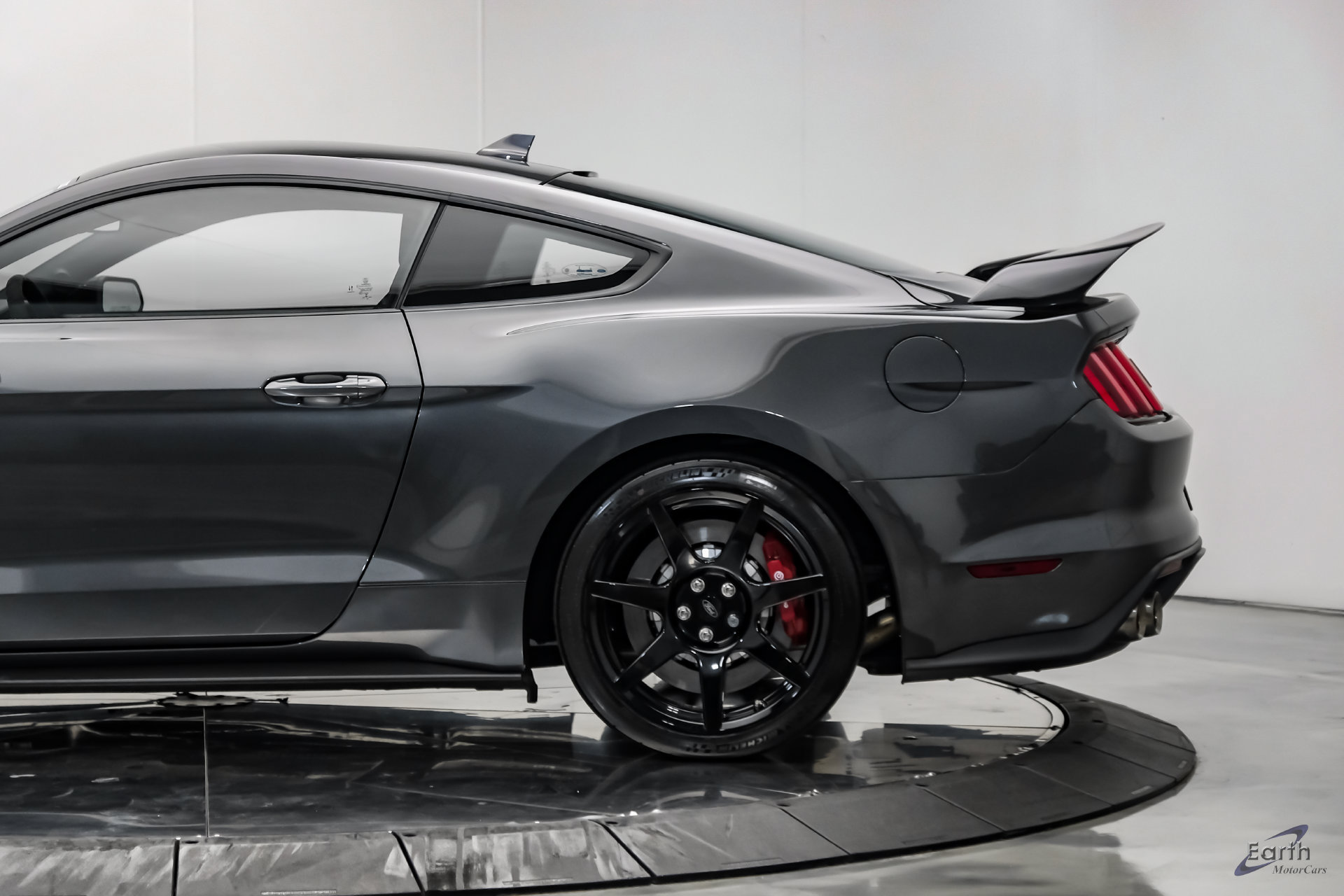 Used 2020 Ford Mustang Shelby GT350R w/ GT350R Equipment Group 920A RWD image 9