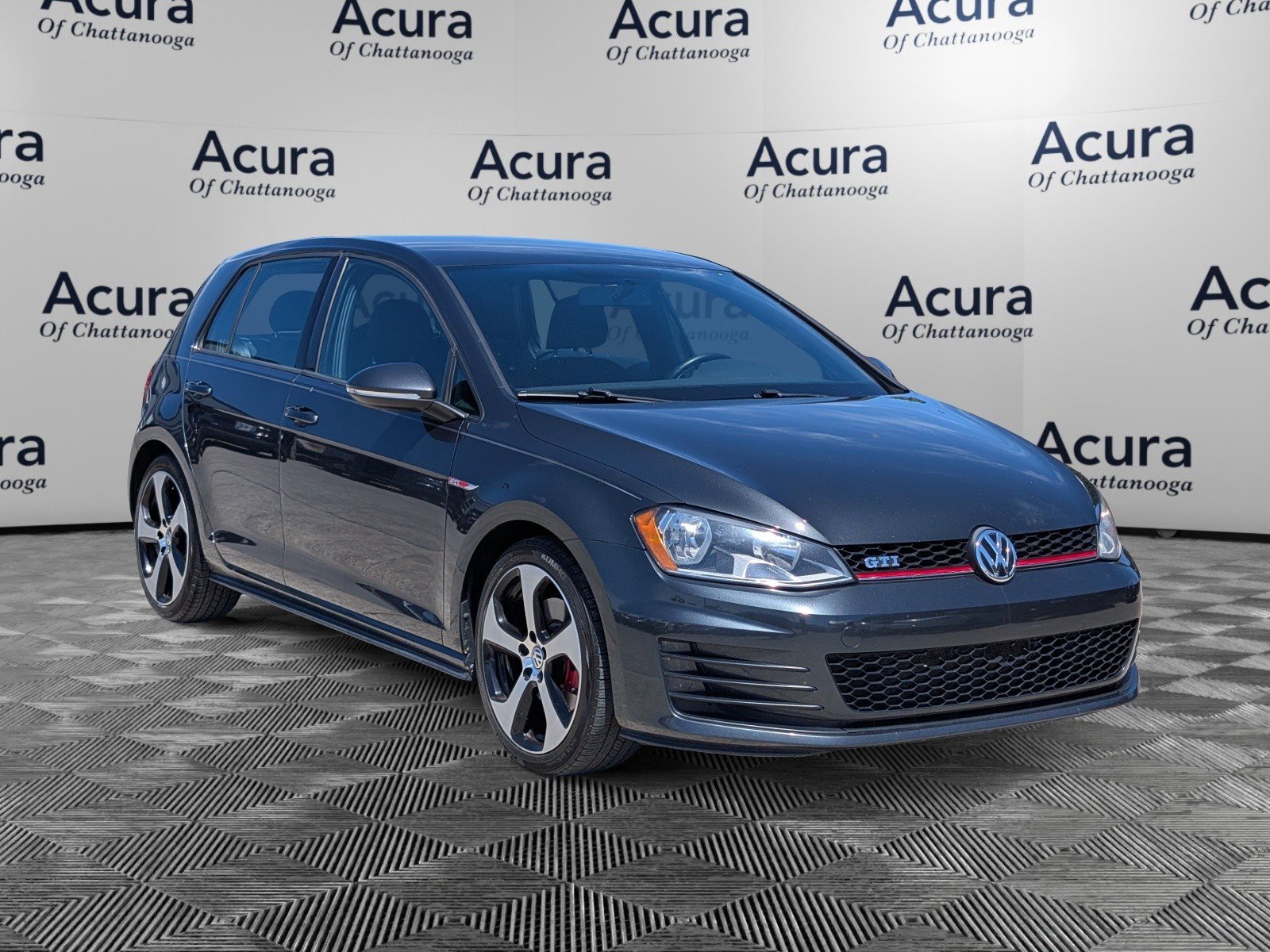 Used 2017 Volkswagen Golf 4-Door FWD image 2