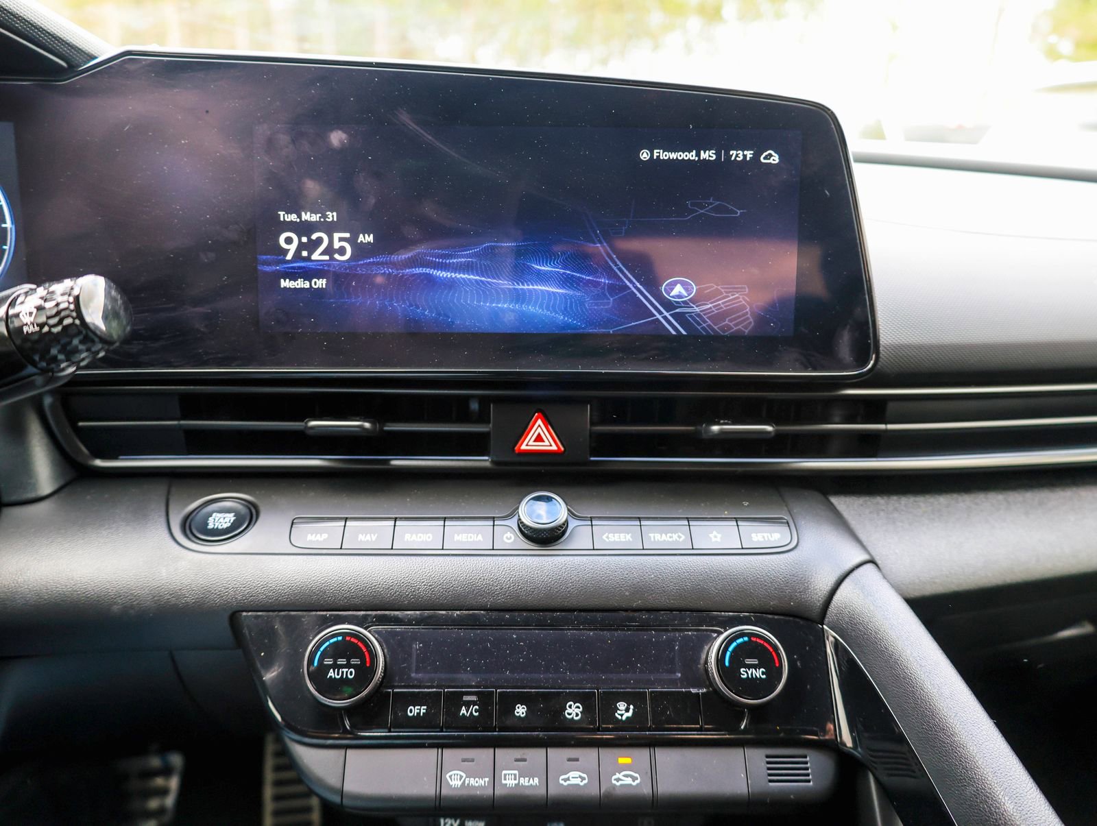 Used 2025 Hyundai Elantra SEL FWD image 11