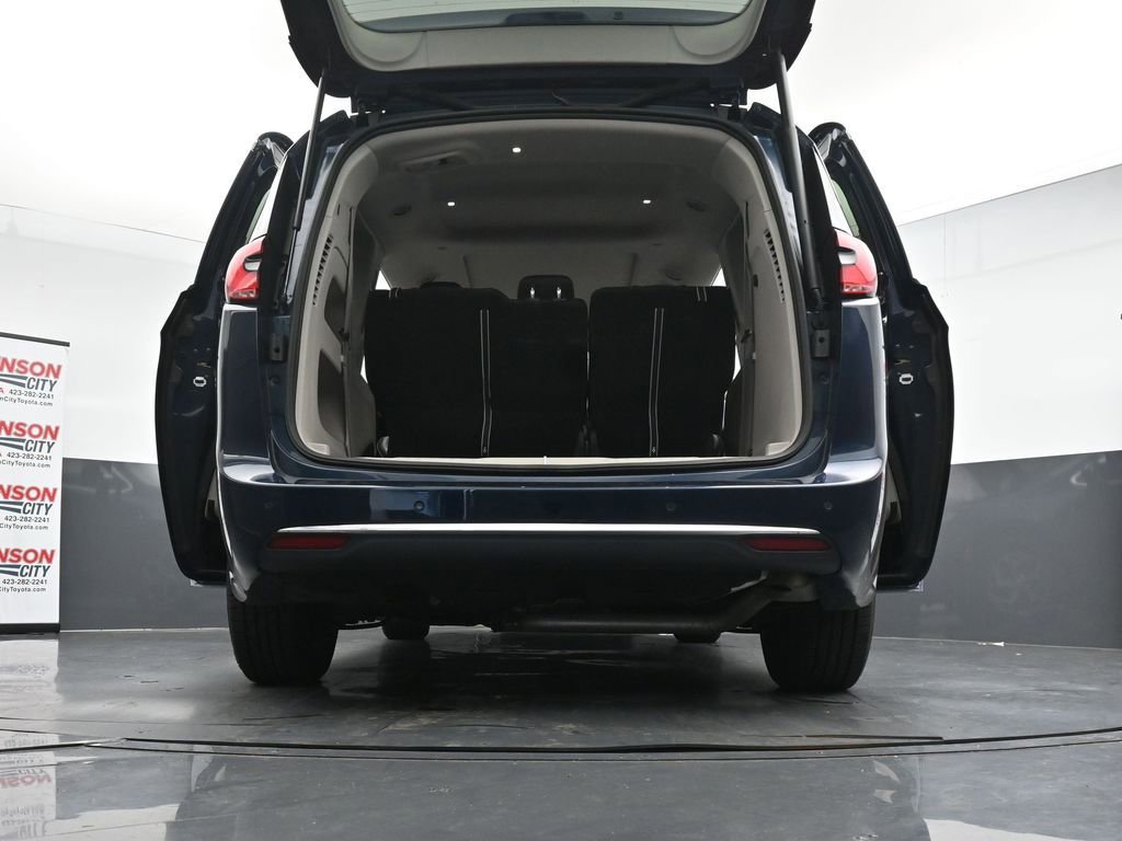 Used 2023 Chrysler Pacifica Limited image 29