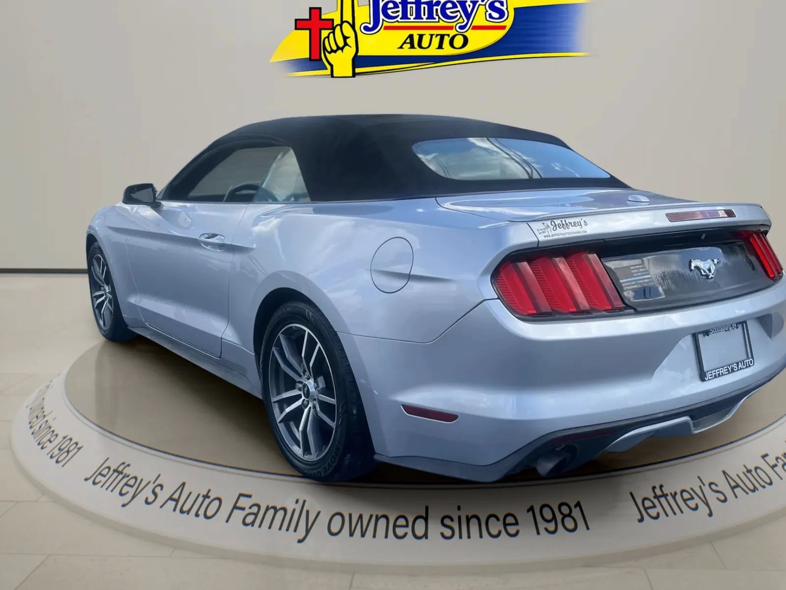 Used 2016 Ford Mustang Premium RWD image 4
