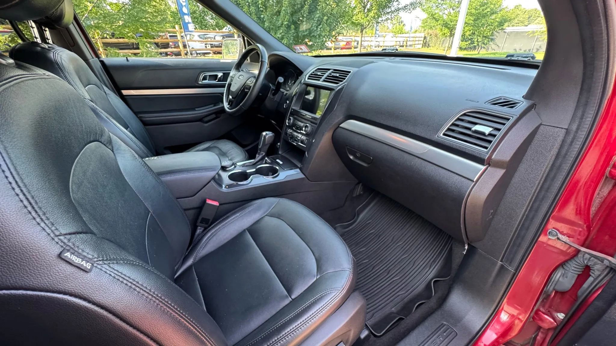 Used 2018 Ford Explorer XLT w/ Equipment Group 202A image 34