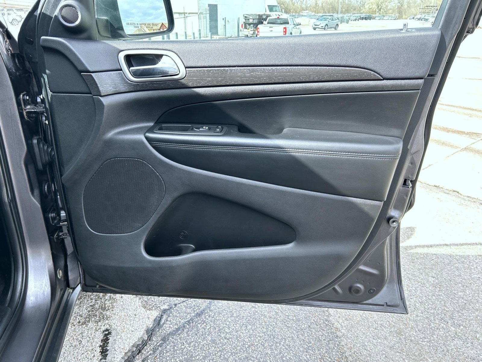 Used 2018 Jeep Grand Cherokee Laredo AWD/4WD image 16