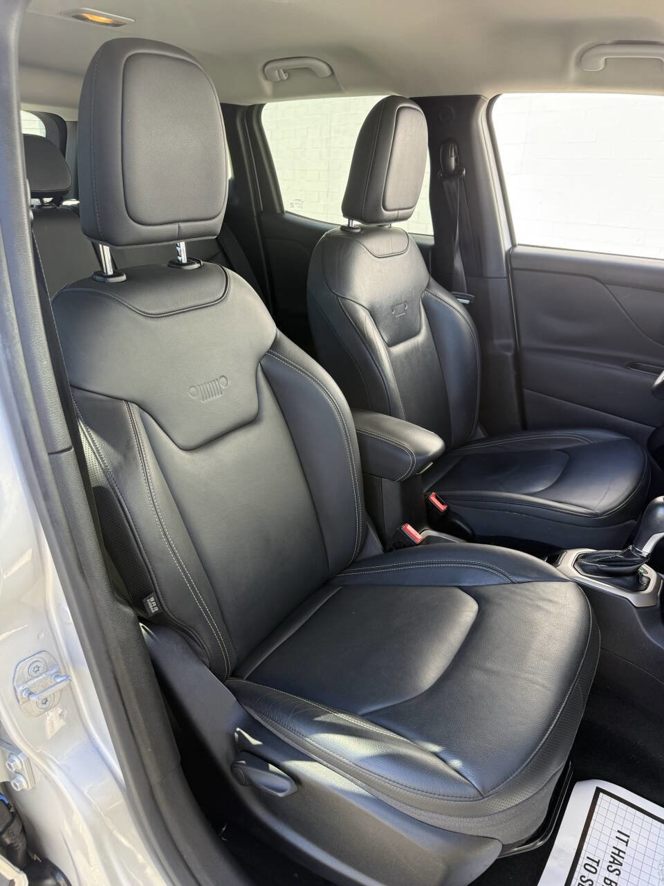 Used 2015 Jeep Renegade Limited image 15