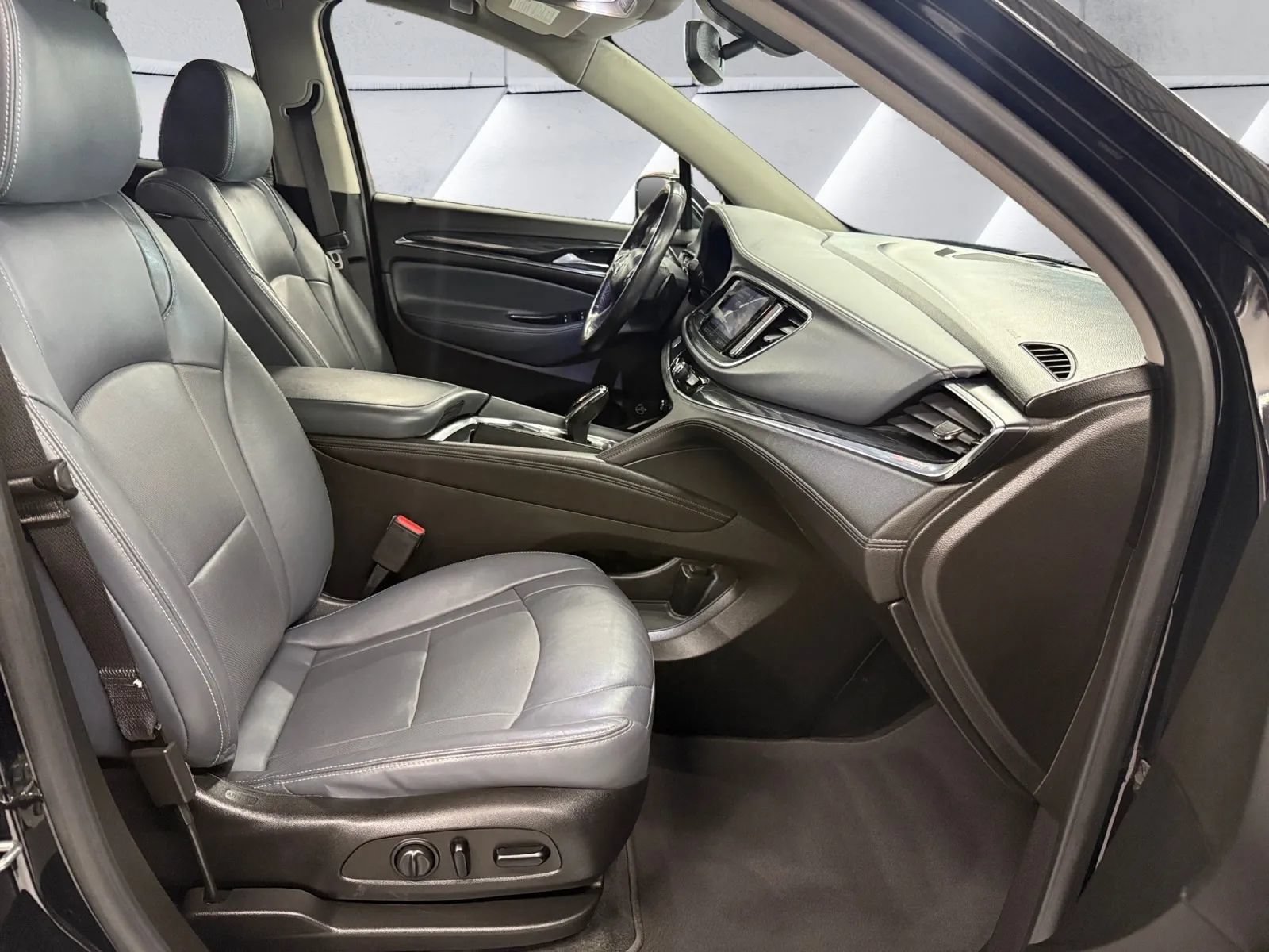 Used 2021 Buick Enclave Essence w/ Sound and Sites Package AWD/4WD image 16