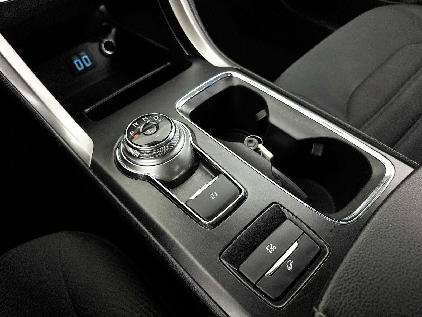 Used 2019 Ford Fusion SE FWD image 20