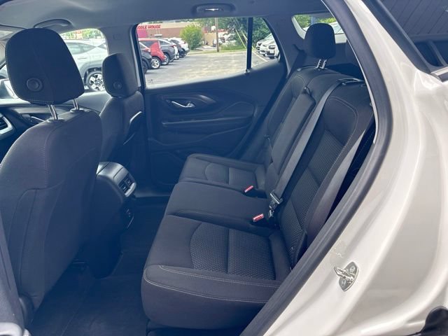 Used 2024 GMC Terrain SLE FWD image 9