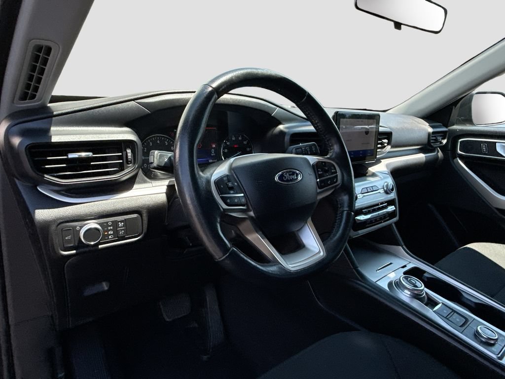 Used 2022 Ford Explorer XLT AWD/4WD image 9