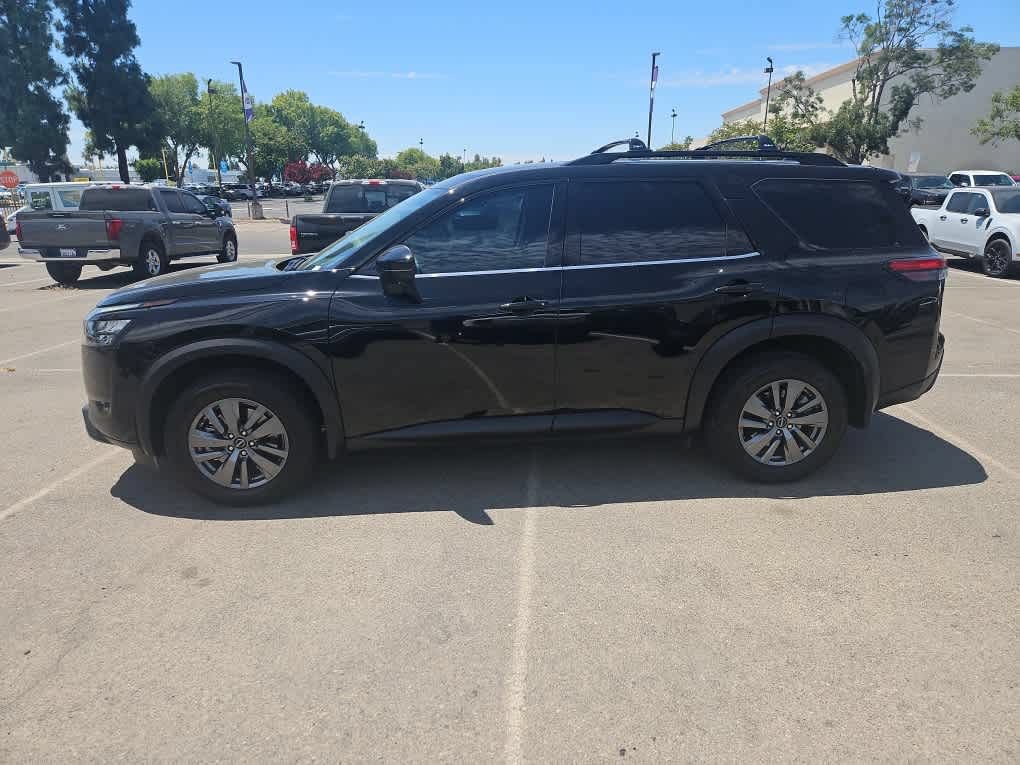 Used 2025 Nissan Pathfinder SV AWD/4WD image 4