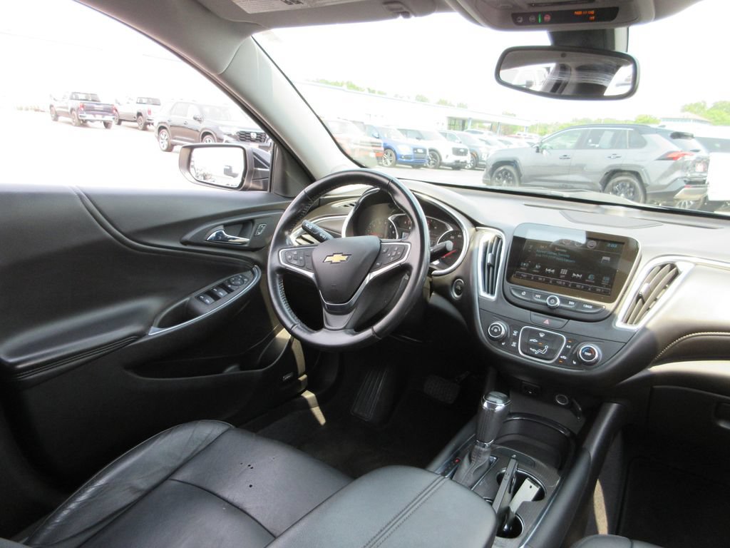 Certified 2018 Chevrolet Malibu LT w/ Leather Package FWD image 21