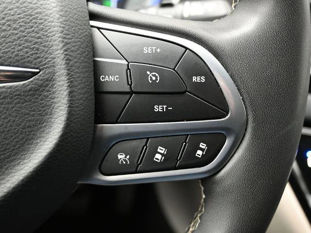 Used 2023 Chrysler Pacifica Touring-L image 24