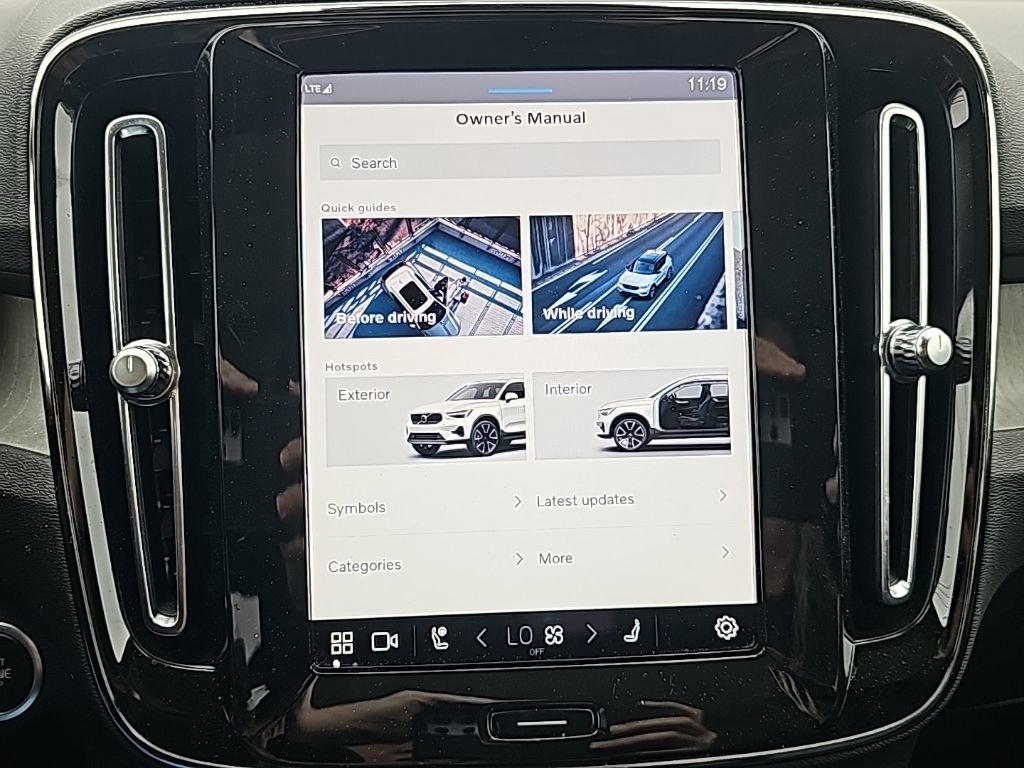 Certified 2023 Volvo XC40 B5 Plus w/ Protection Package Premier image 9