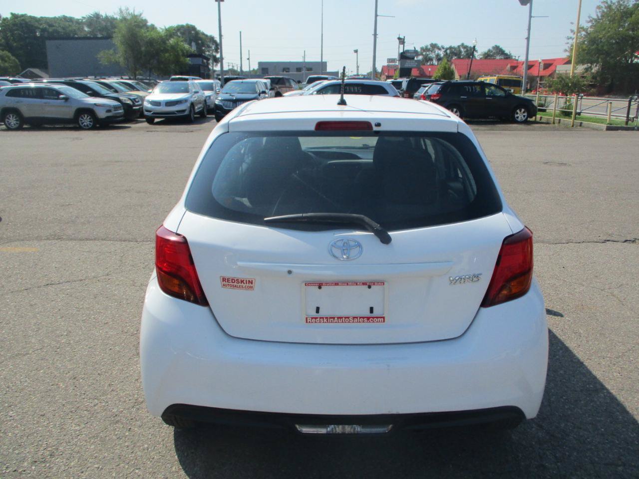 Used 2016 Toyota Yaris L FWD image 5