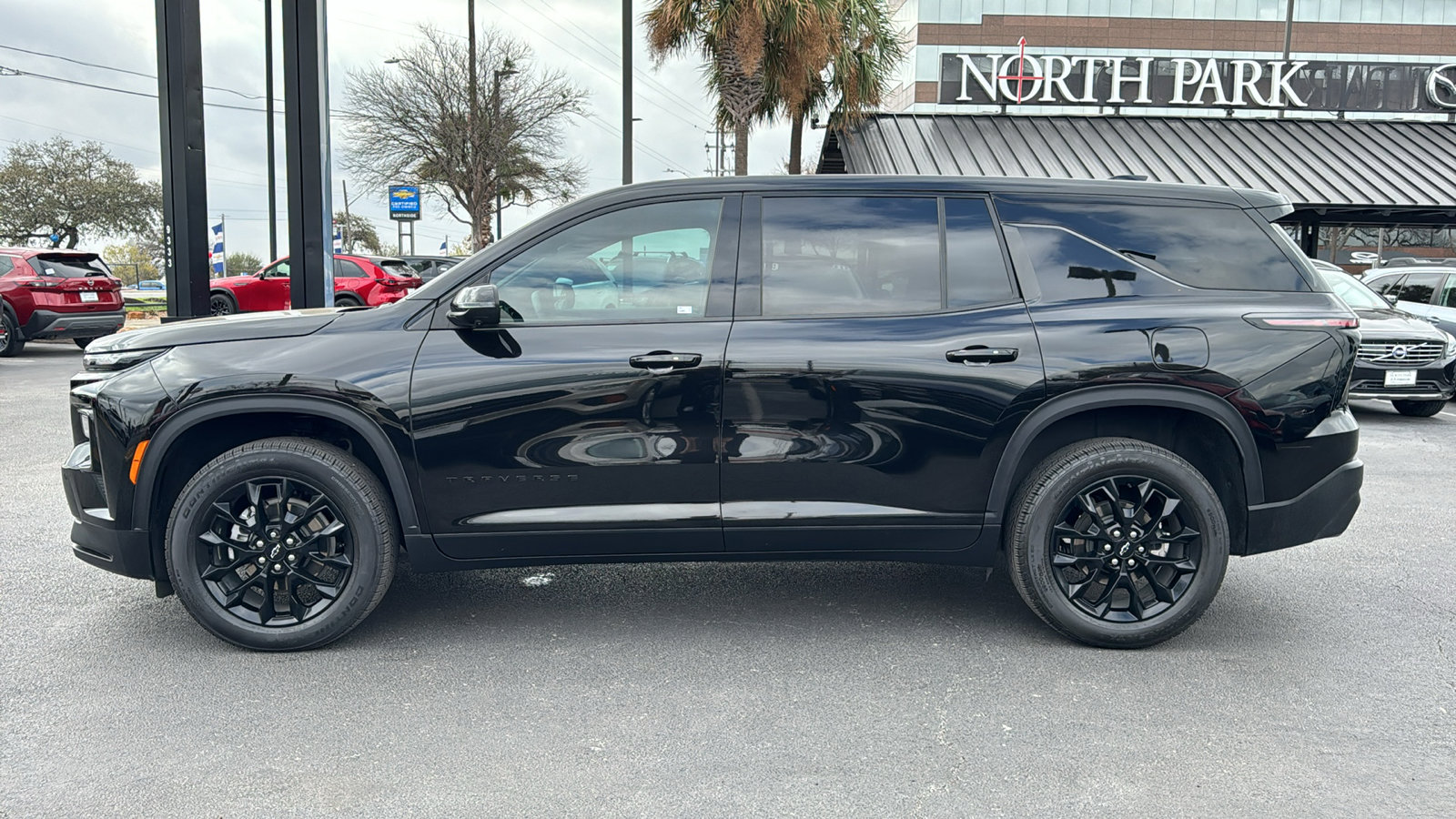 Used 2024 Chevrolet Traverse LS w/ Midnight/Sport Edition image 5