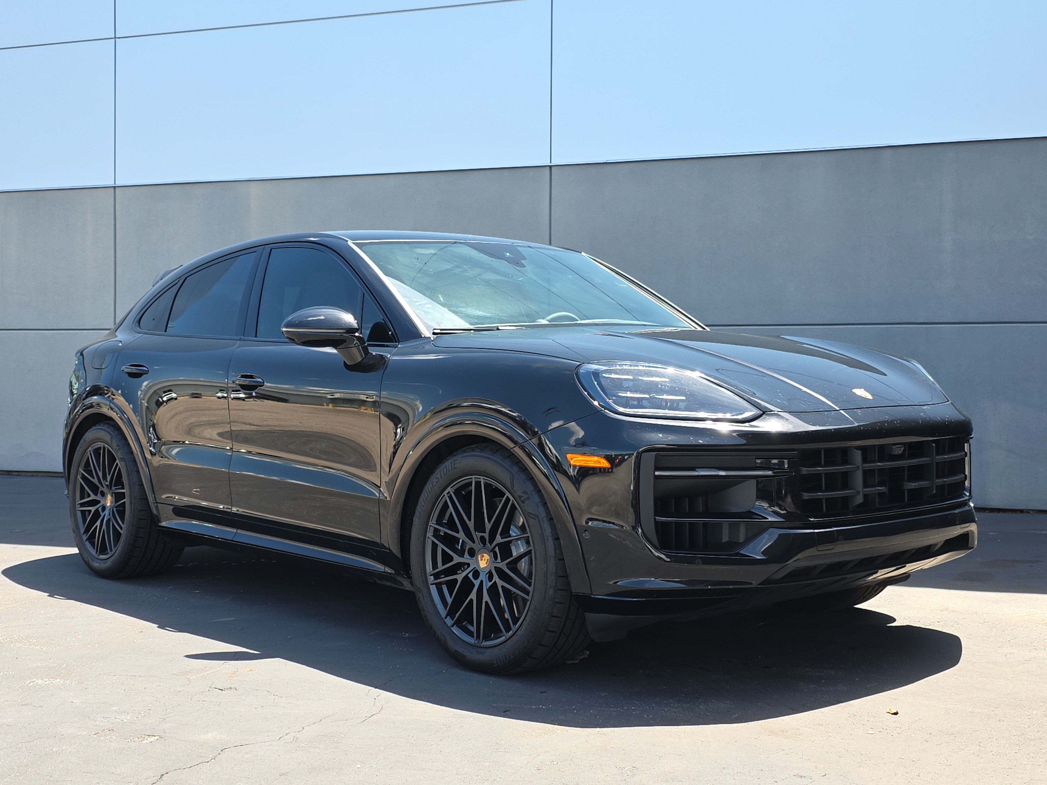 Used 2025 Porsche Cayenne GTS AWD/4WD image 8
