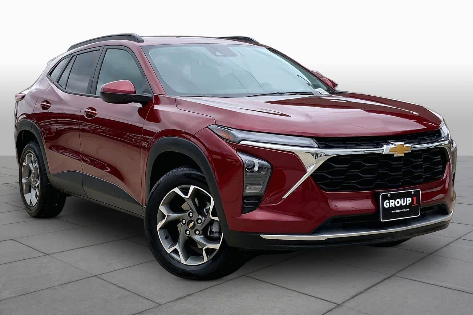Used 2025 Chevrolet Trax LT FWD image 3