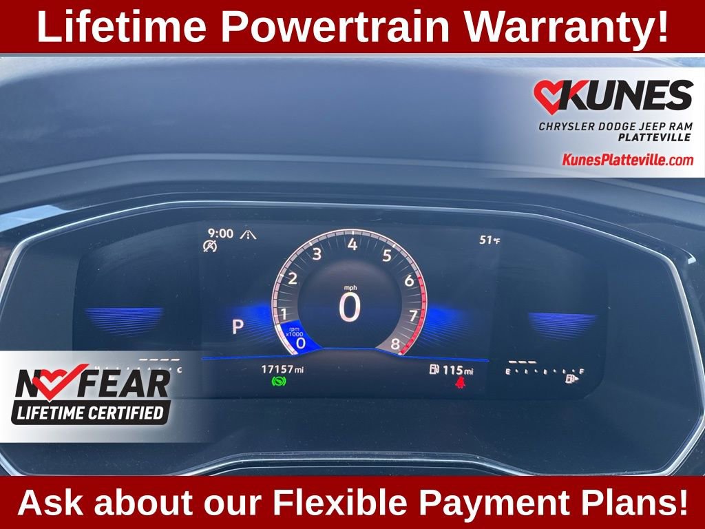 Used 2023 Volkswagen Jetta SE w/ Panoramic Sunroof Package image 16