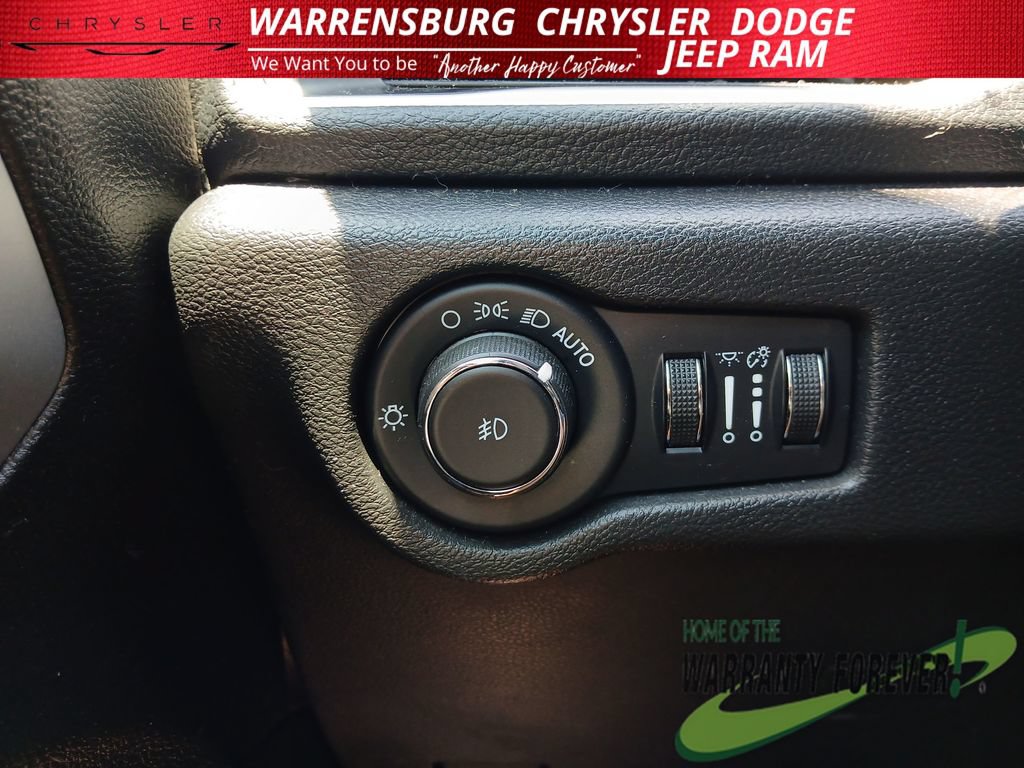 Used 2021 Chrysler Pacifica Touring-L w/ Uconnect Theater Family Group AWD/4WD image 33