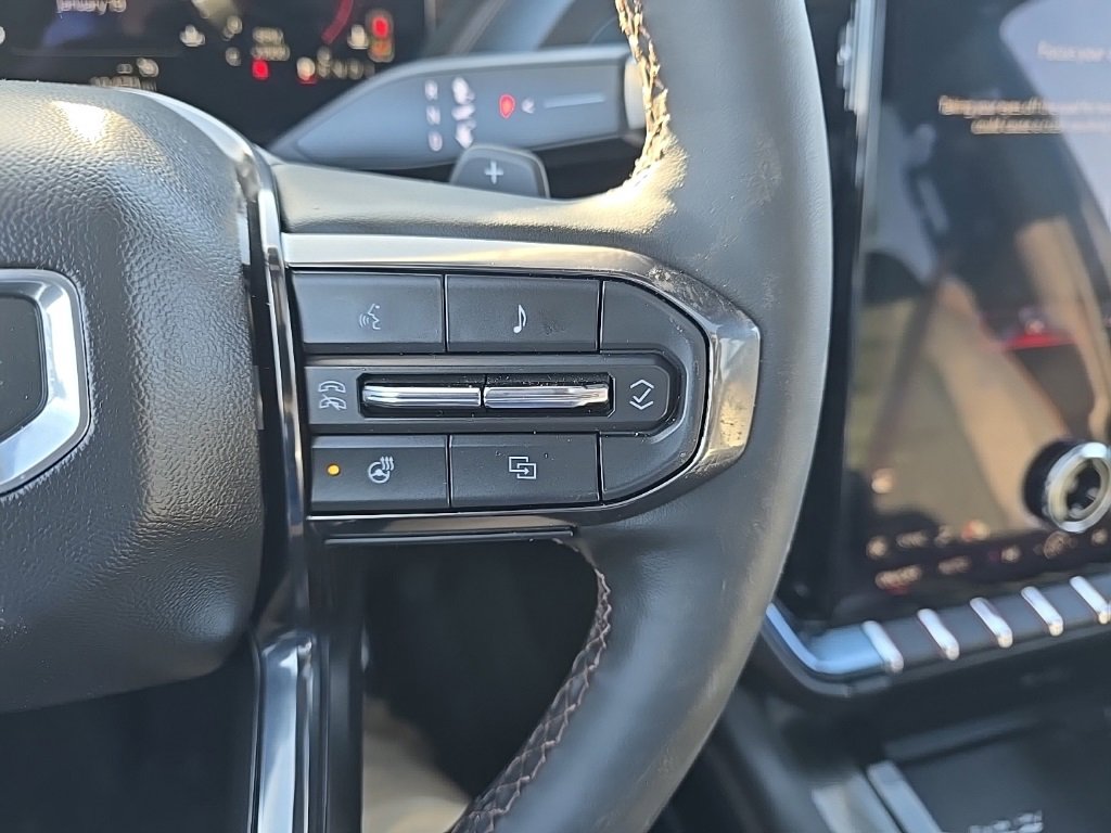 Used 2025 GMC Yukon XL AT4 w/ AT4 Premium Package image 17