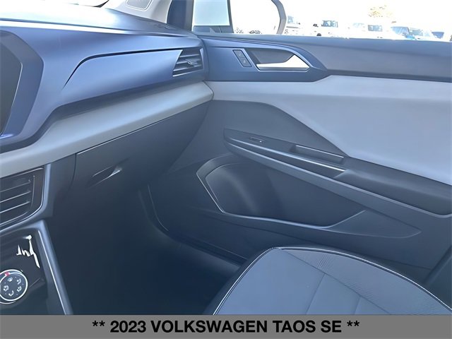 Used 2023 Volkswagen Taos SE w/ Panoramic Sunroof Package image 34