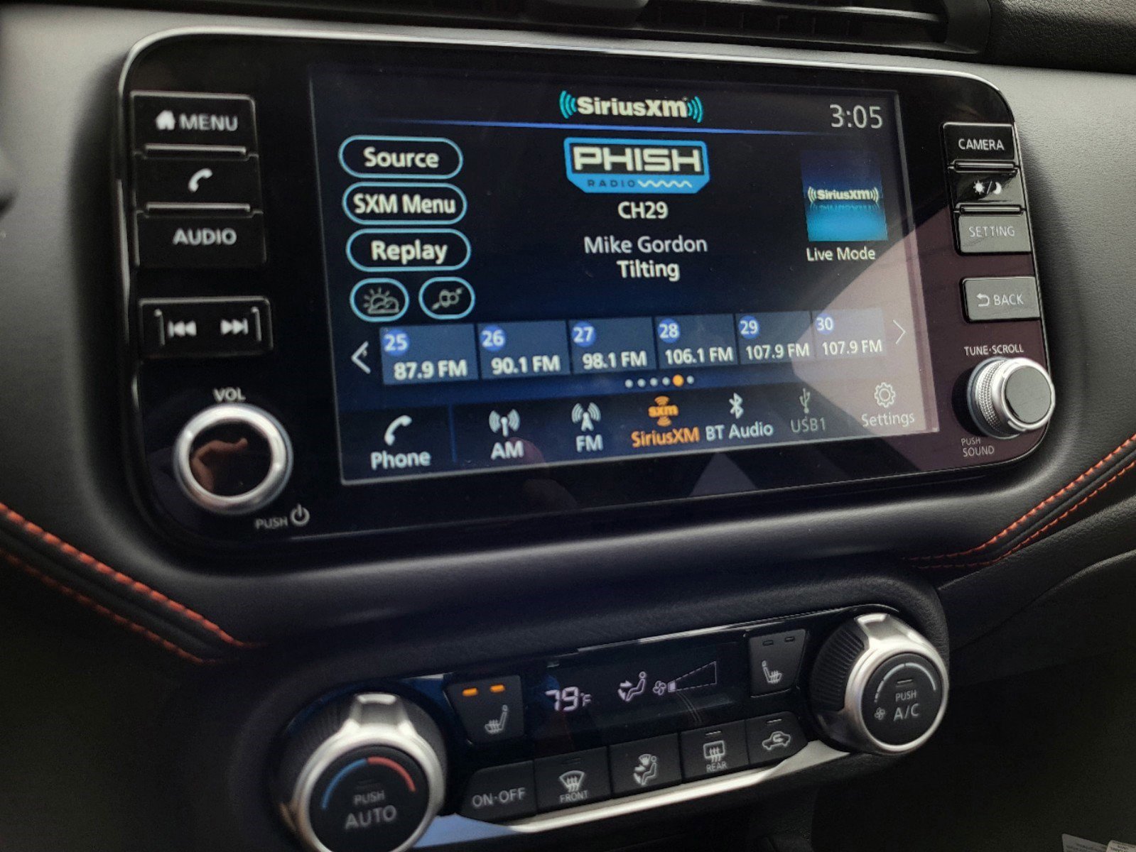 New 2025 Nissan Versa SR w/ Trunk Package image 20