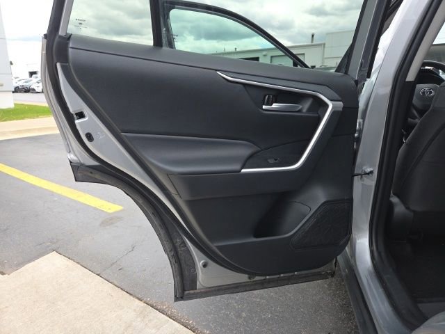 Used 2025 Toyota RAV4 XLE AWD/4WD image 12