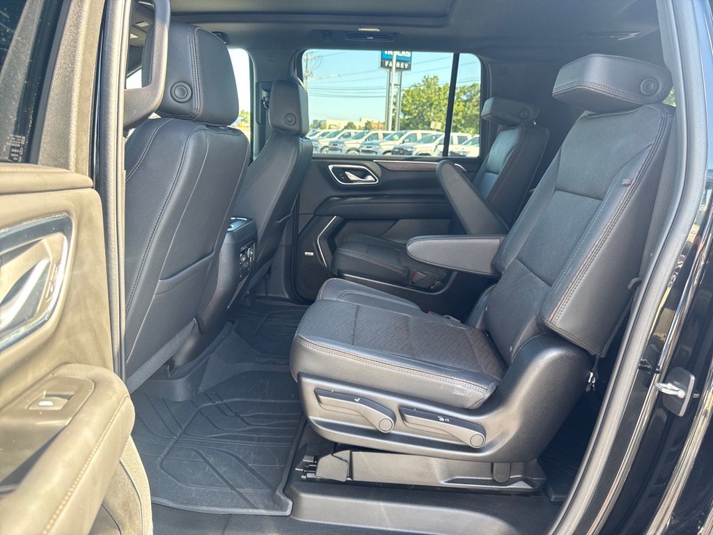 Used 2023 Chevrolet Suburban High Country image 20