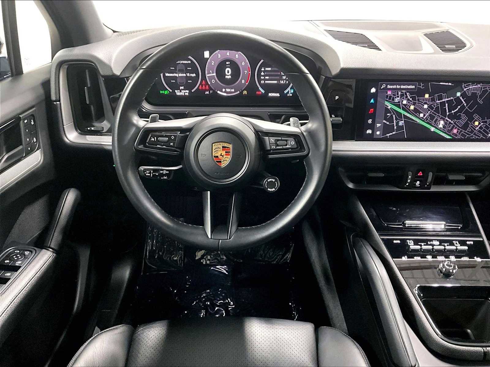 Used 2024 Porsche Cayenne image 16