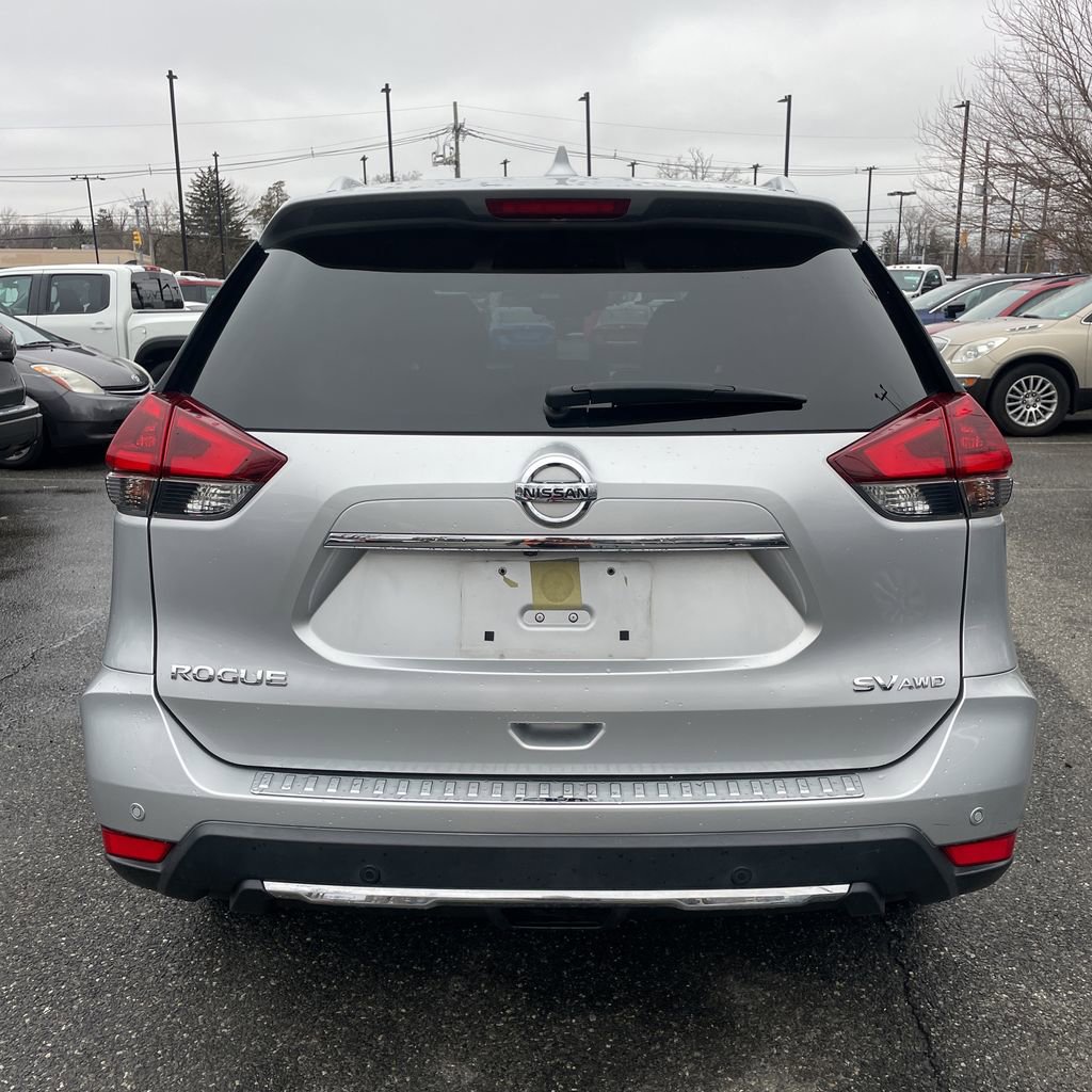 Used 2020 Nissan Rogue SV image 16