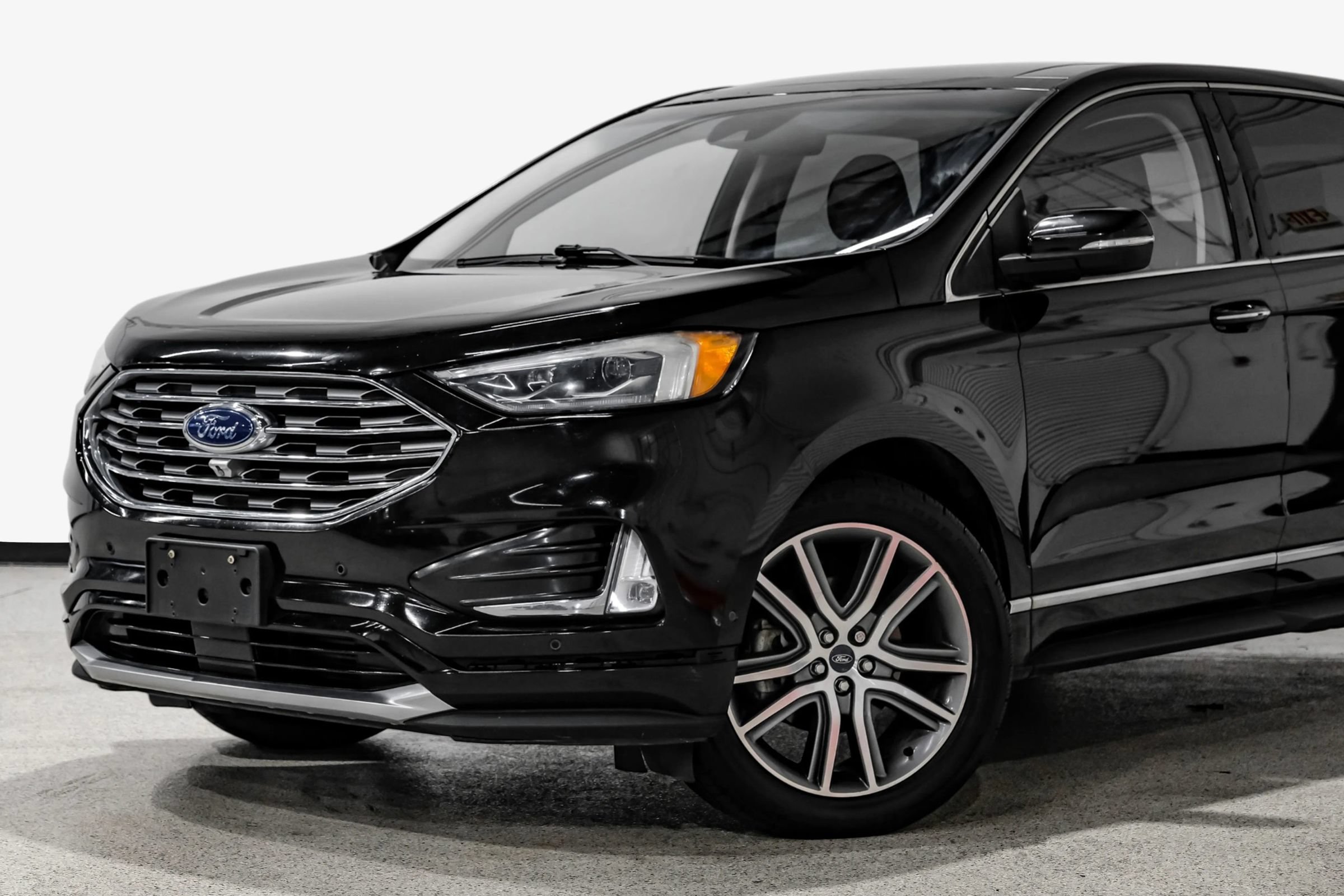 Used 2019 Ford Edge Titanium w/ Equipment Group 301A FWD image 14