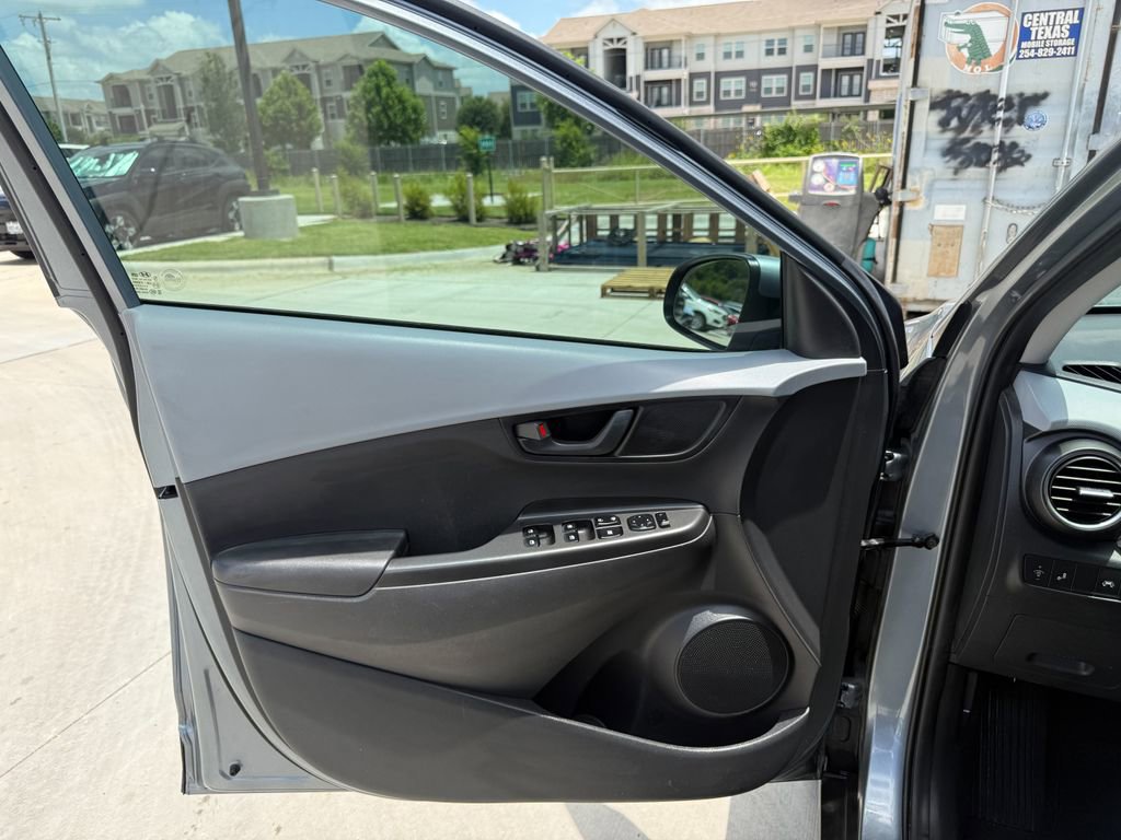 Used 2021 Hyundai Kona SEL w/ Cargo Package FWD image 11