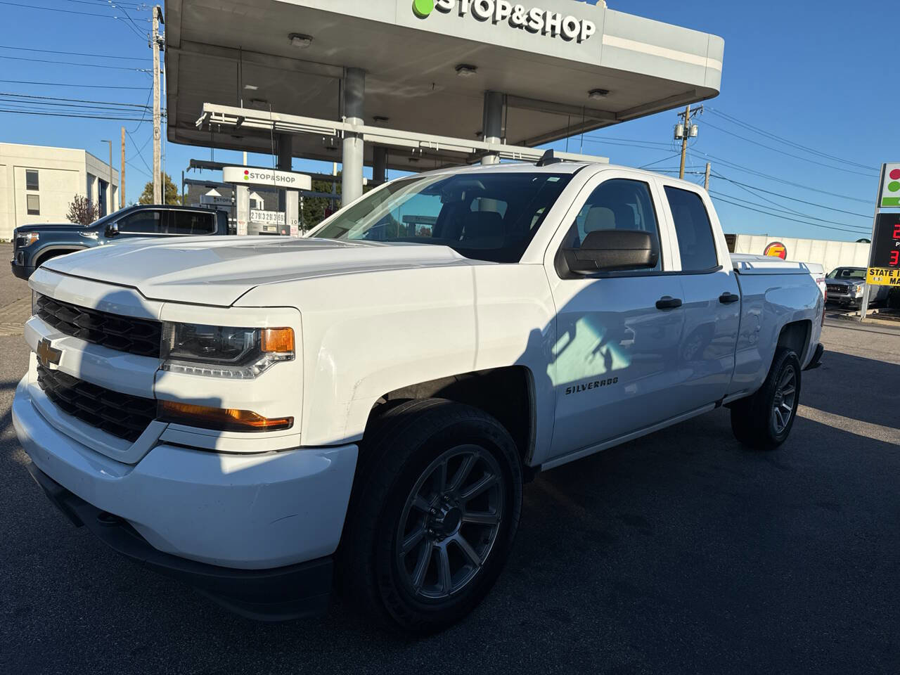 Used 2017 Chevrolet Silverado 1500 Custom w/ Custom Convenience Package image 2