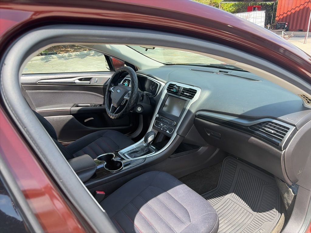 Used 2016 Ford Fusion SE image 12