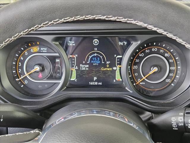 Used 2025 Jeep Wrangler Sahara image 13