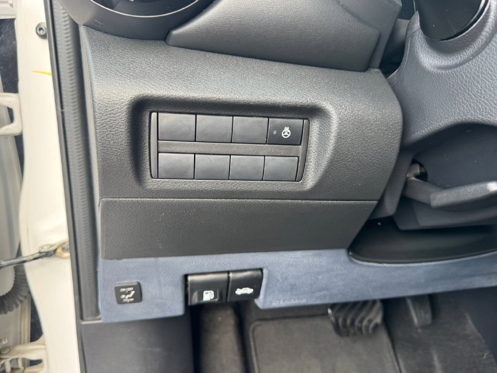 Used 2021 Nissan Kicks SR FWD image 19
