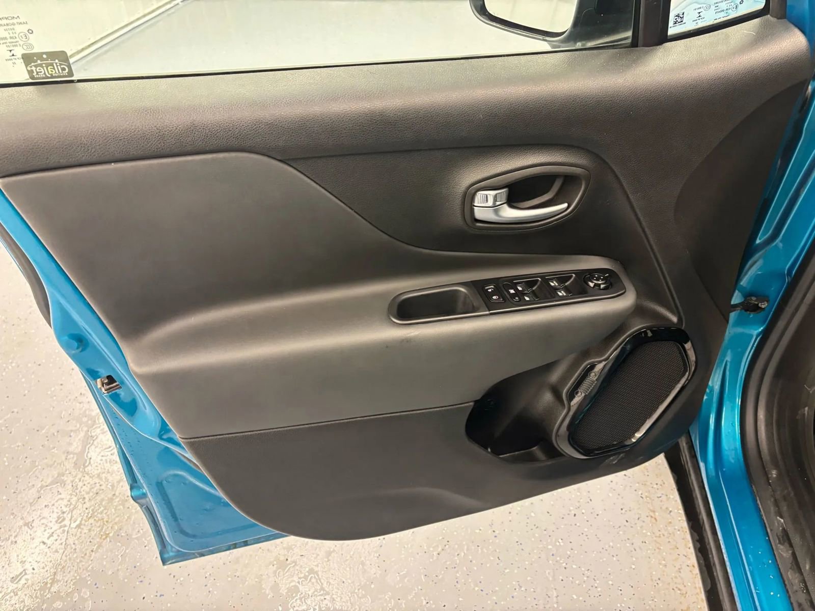 Used 2022 Jeep Renegade Altitude image 36