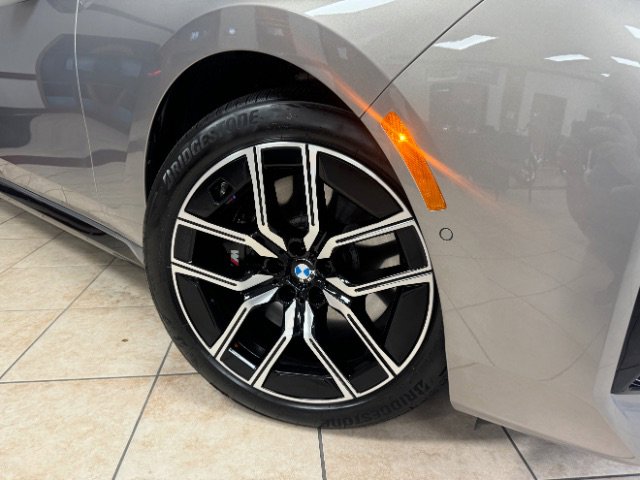 Used 2024 BMW 760i xDrive w/ Executive Package image 5