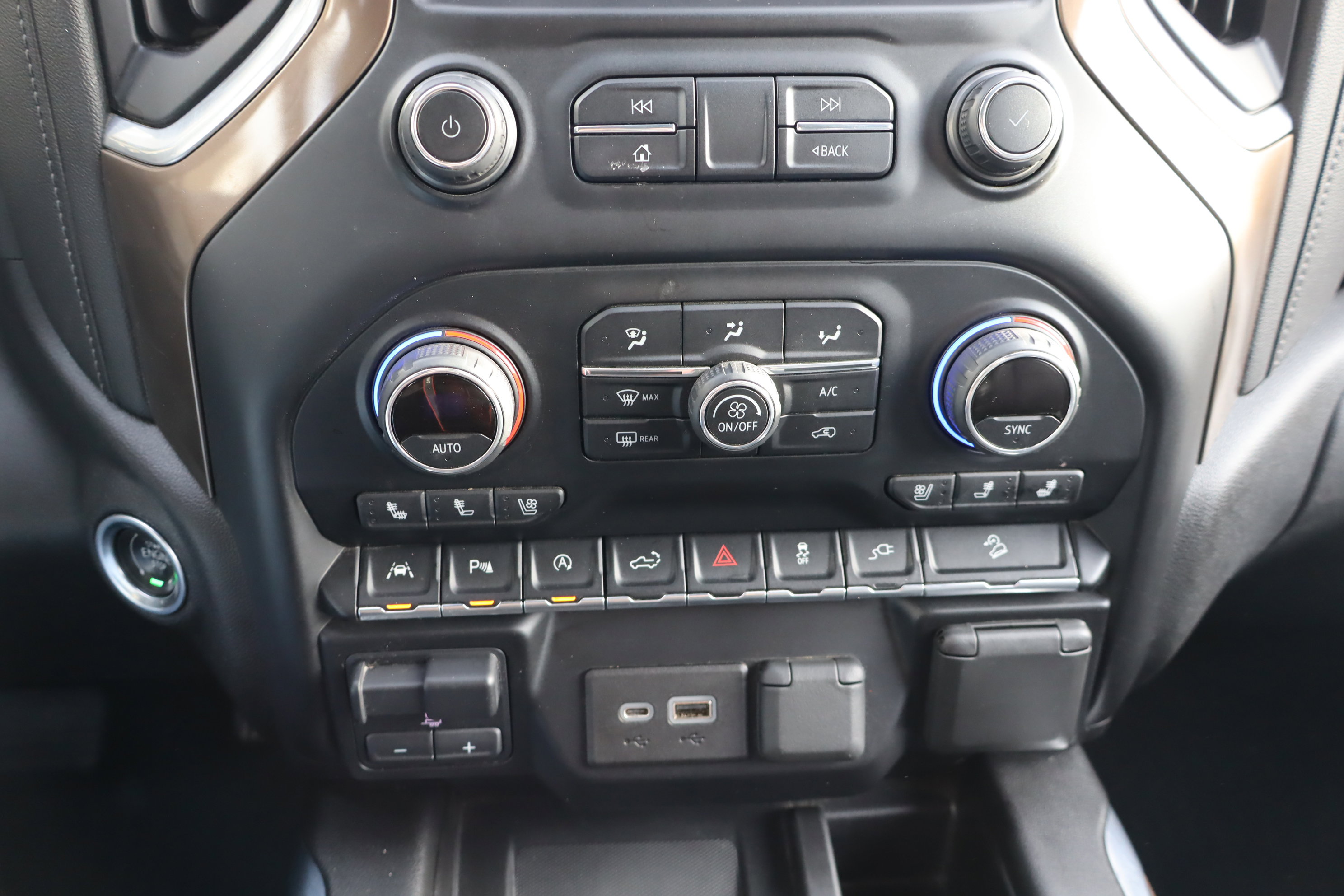 Used 2021 Chevrolet Silverado 1500 High Country image 29