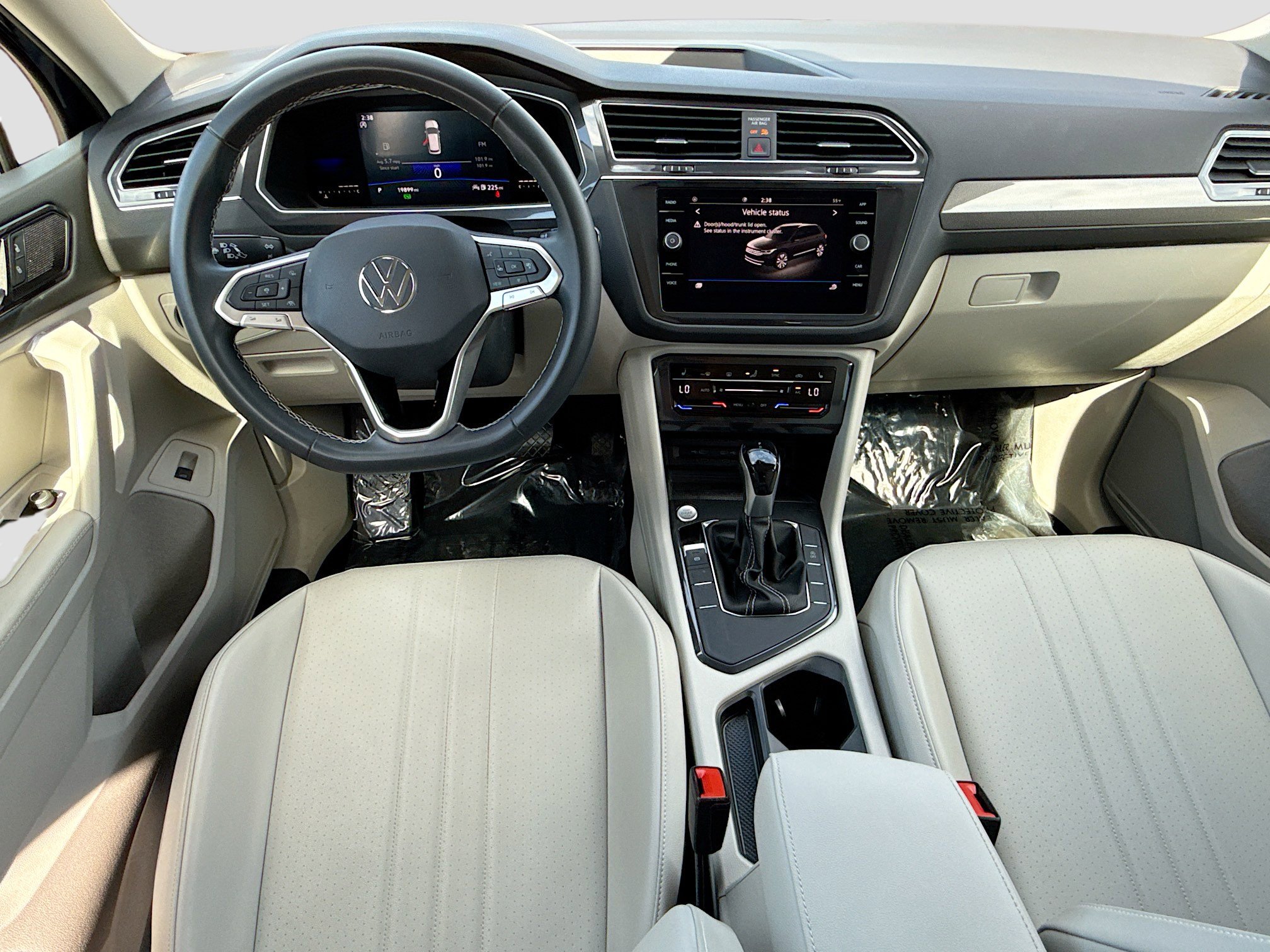 Used 2022 Volkswagen Tiguan SE image 16