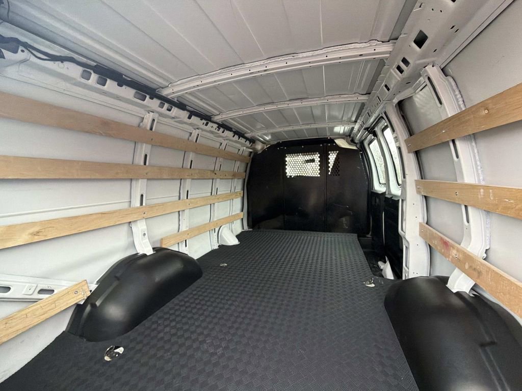 Used 2024 GMC Savana 2500 w/ Driver Convenience Package image 13