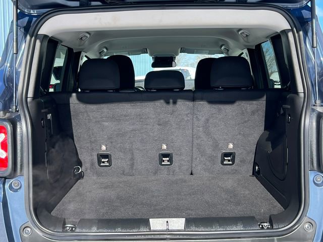 Used 2023 Jeep Renegade Latitude image 32