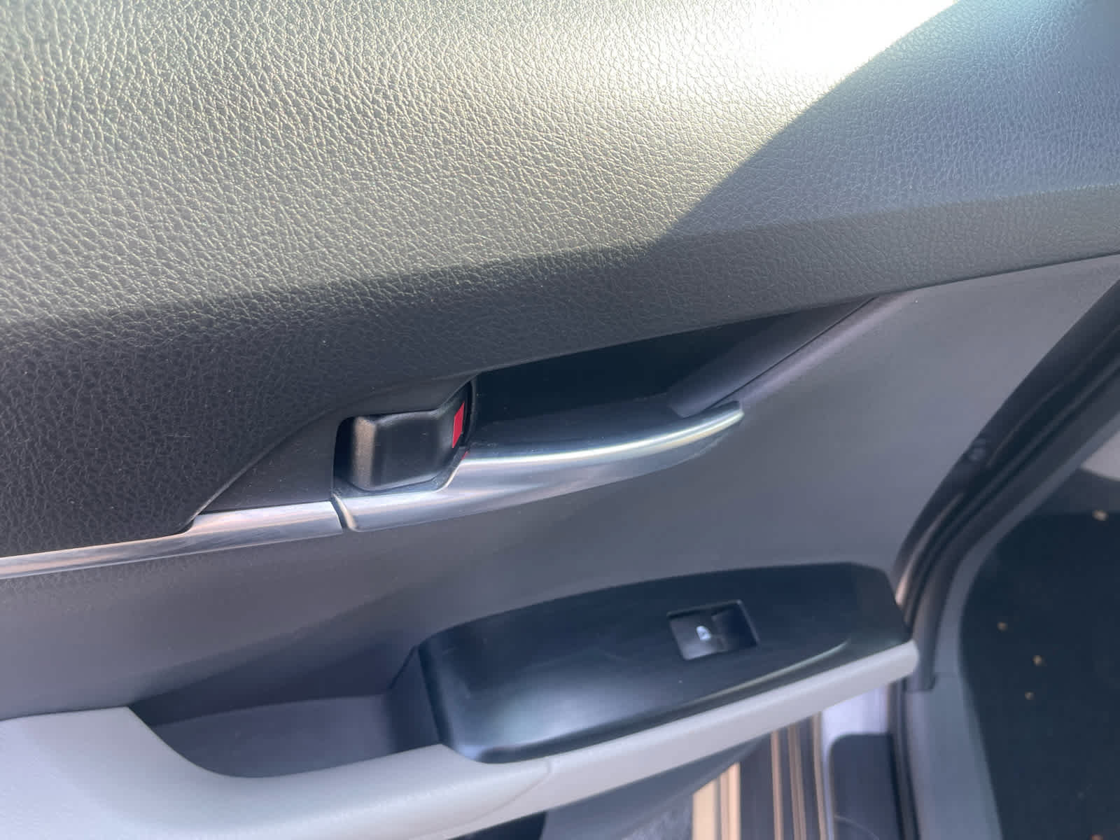 Used 2018 Toyota Camry SE w/ Convenience Package FWD image 22