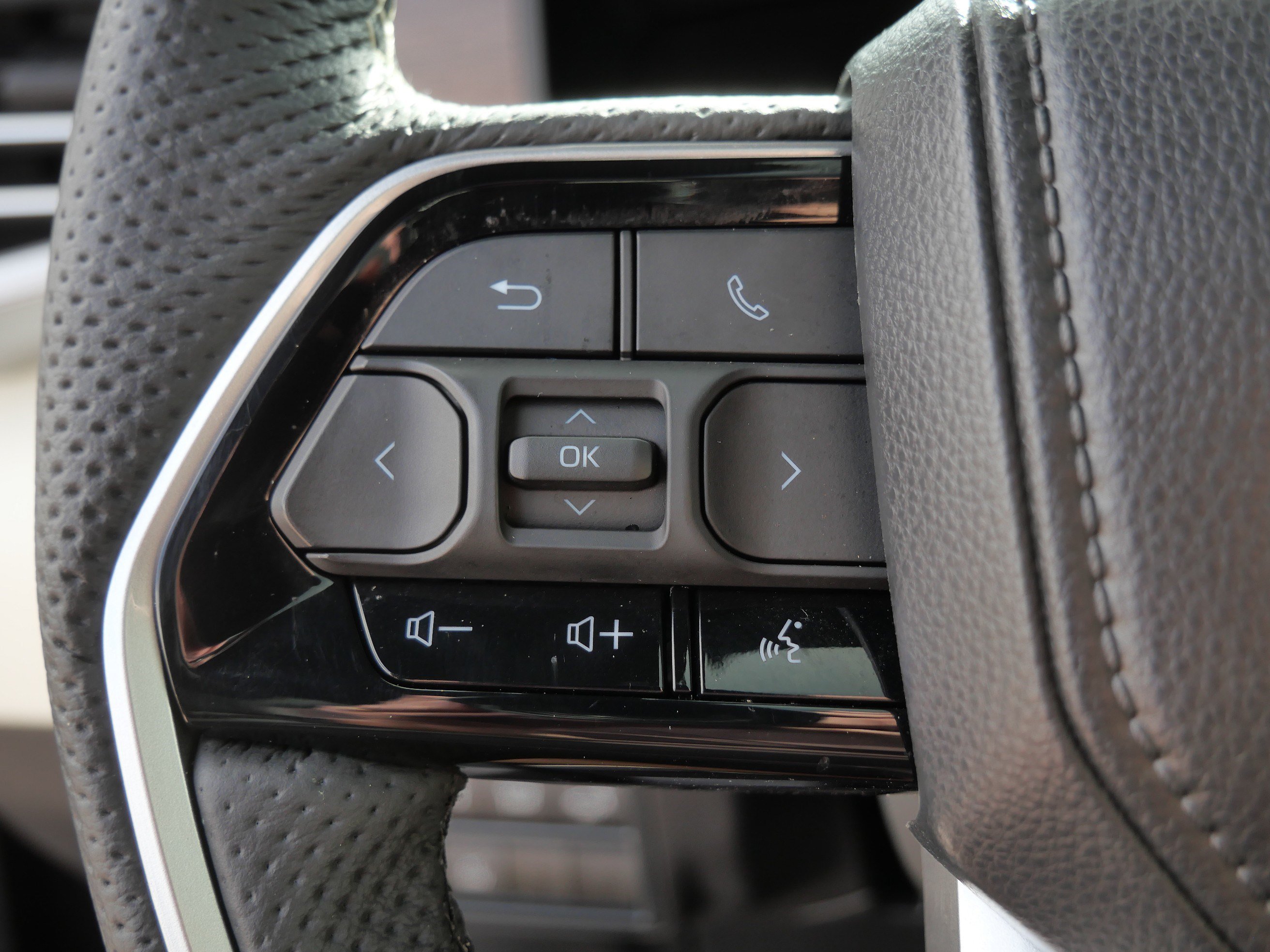 Certified 2025 Toyota Sequoia Capstone AWD/4WD image 28