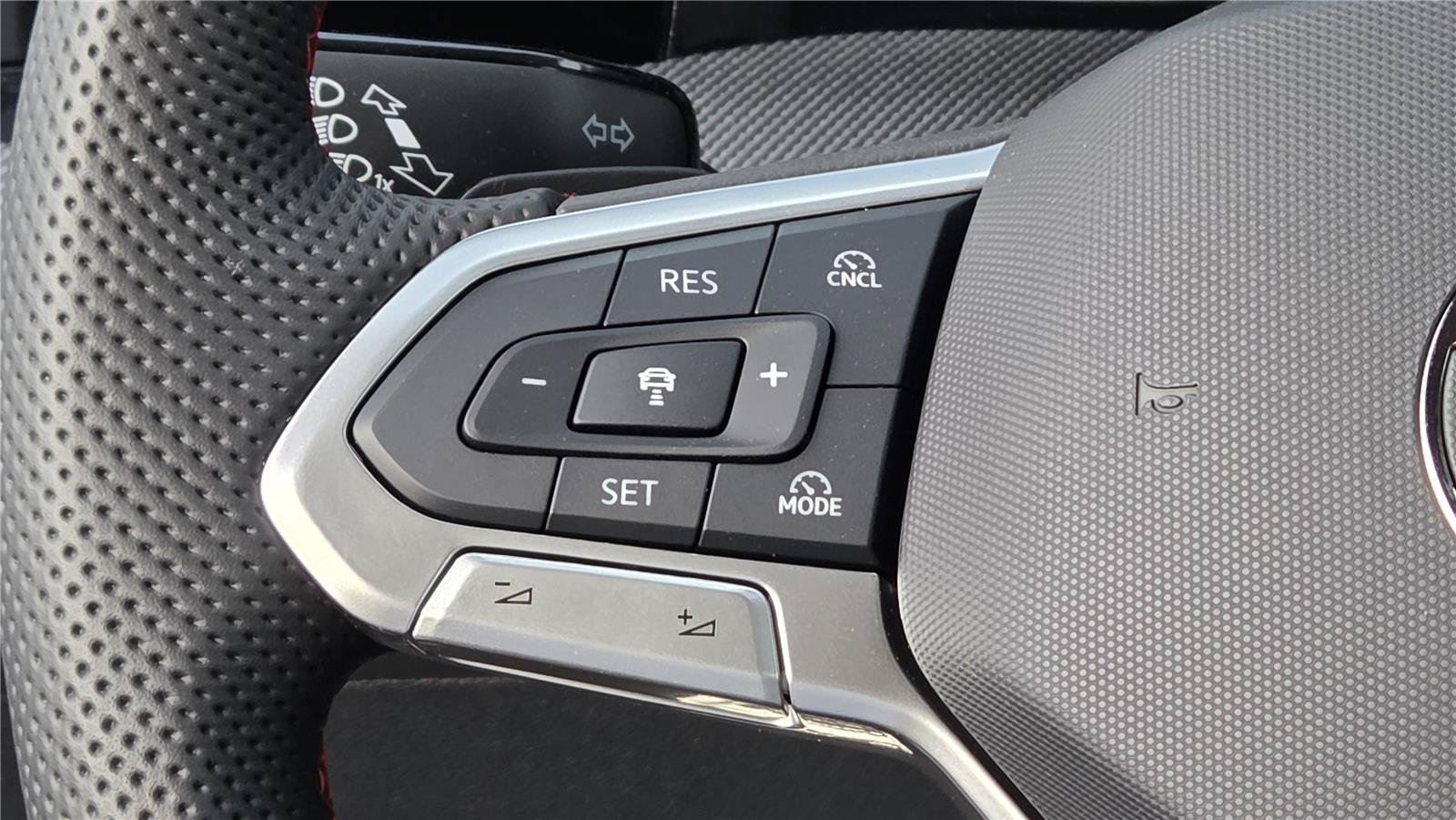 New 2026 Volkswagen GTI SE FWD image 18