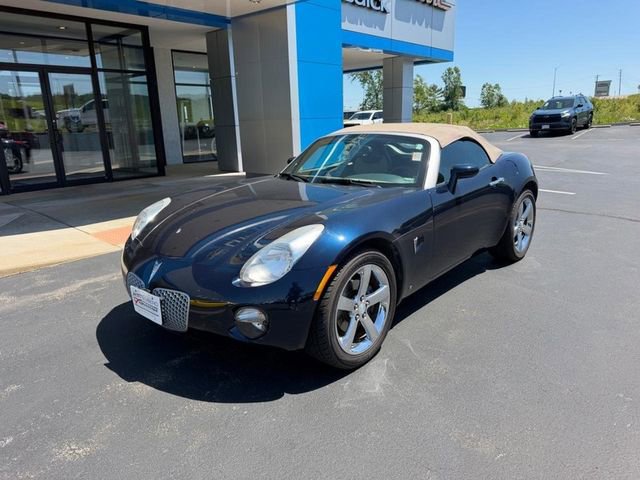 Used 2007 Pontiac Solstice Convertible w/ Premium Package RWD image 2