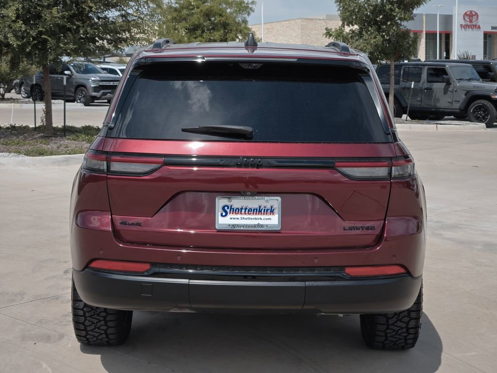 Used 2023 Jeep Grand Cherokee Limited w/ Luxury Tech Group II AWD/4WD image 7