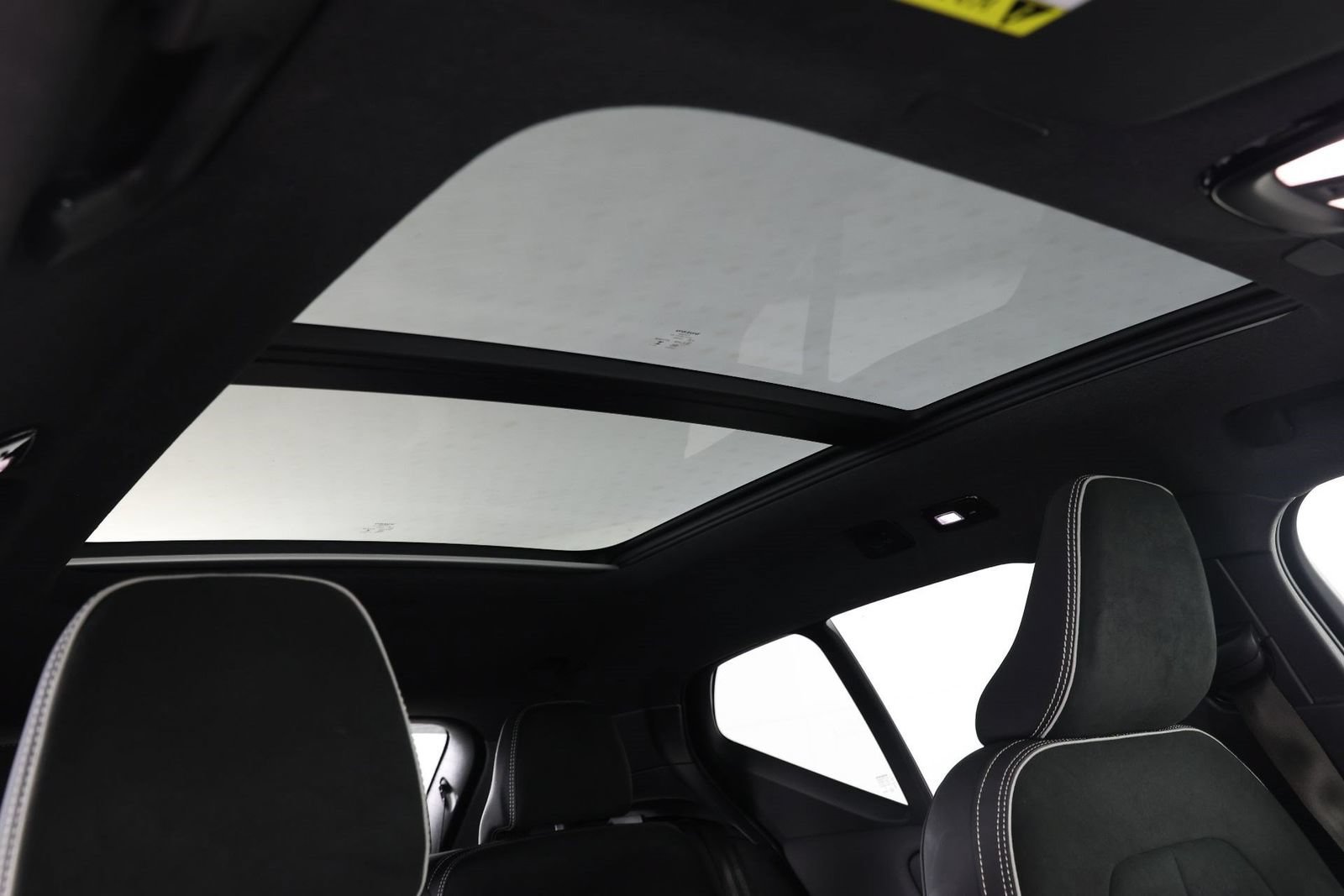 Used 2023 Volvo XC40 Recharge Ultimate AWD/4WD image 23