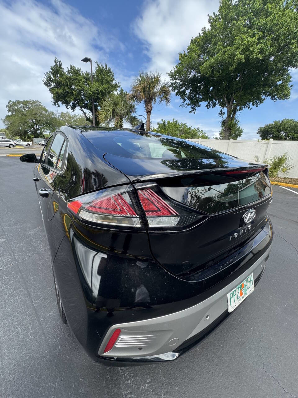 Used 2020 Hyundai Ioniq Limited image 5