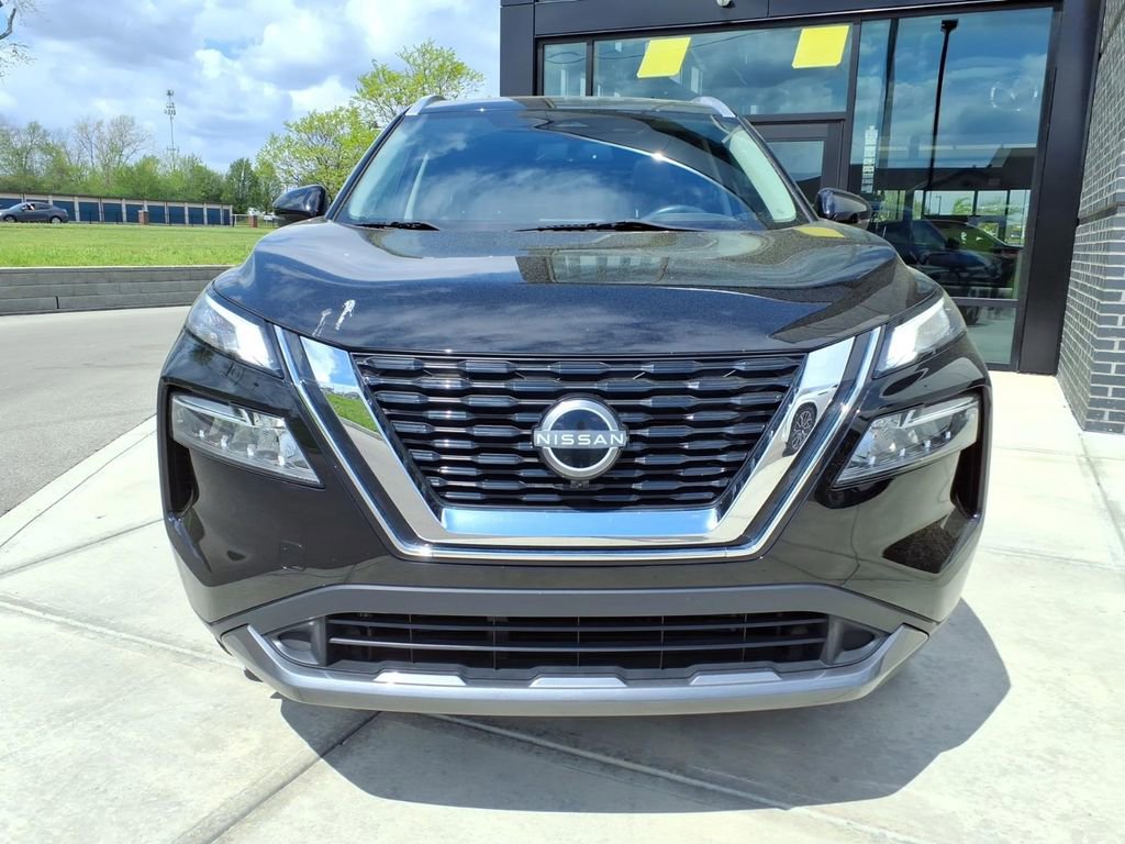 Used 2023 Nissan Rogue SL image 2