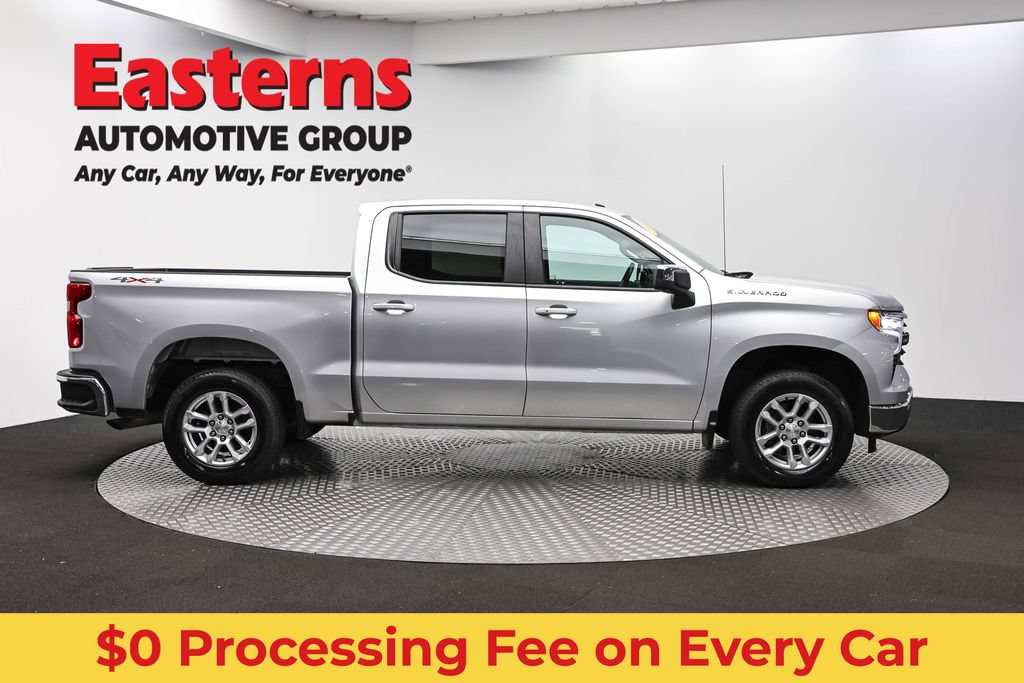 Used 2022 Chevrolet Silverado 1500 LT AWD/4WD image 4